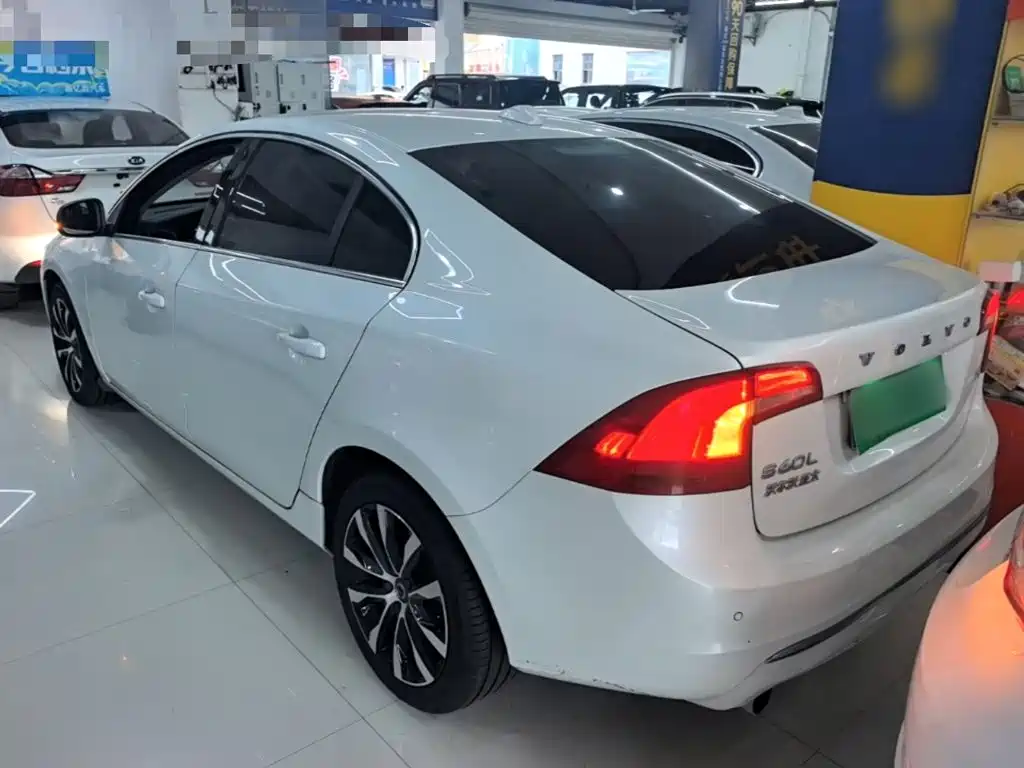 Volvo S60 — миниатюра 5