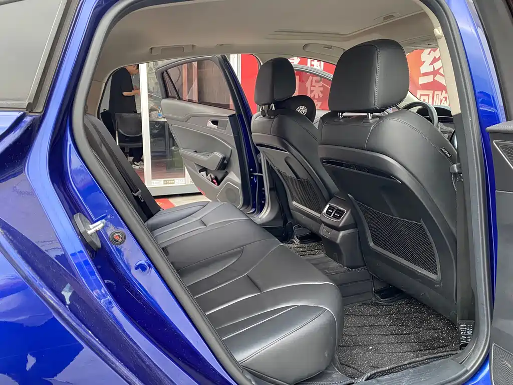Hongqi Hongqi H5 — миниатюра 12
