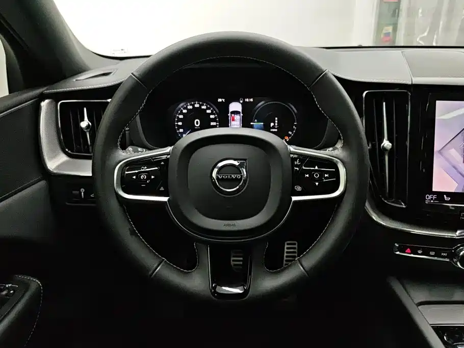 Volvo XC60 PHEV — миниатюра 15