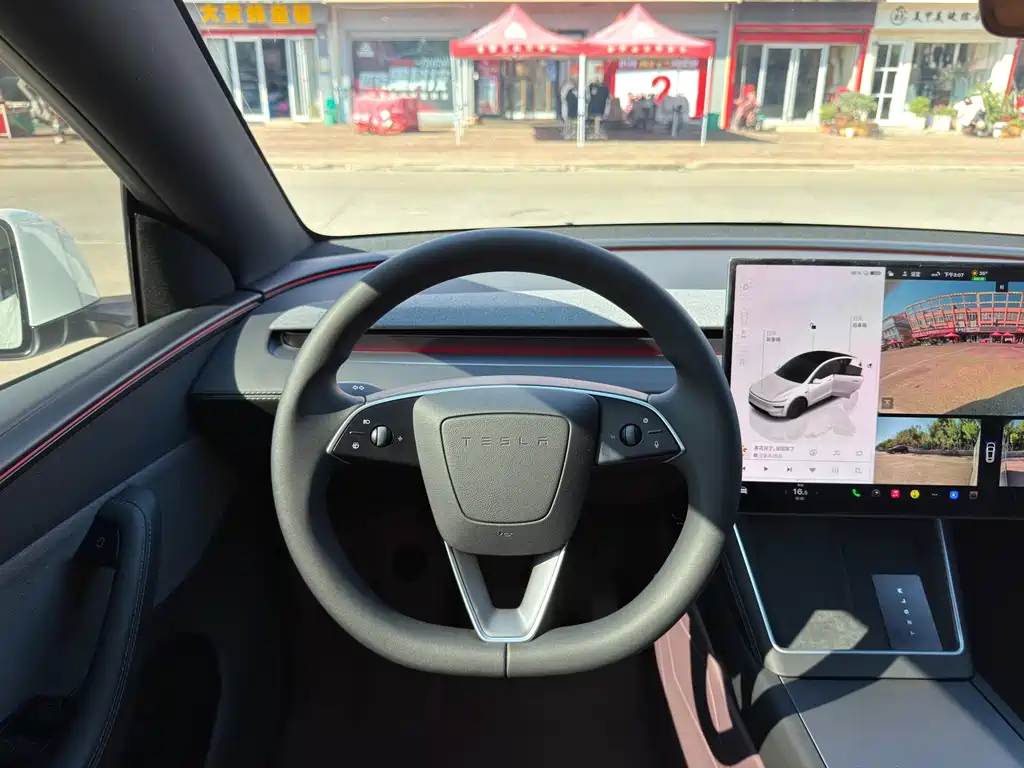Tesla Model Y — миниатюра 12