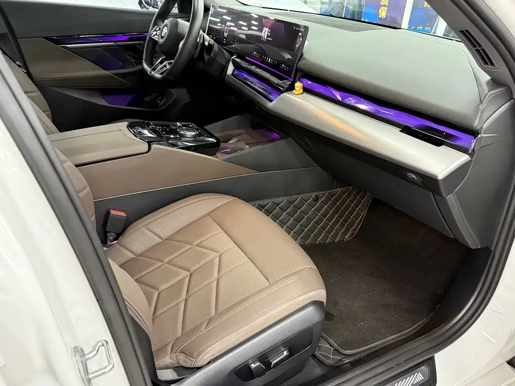 BMW 5 Series — миниатюра 14