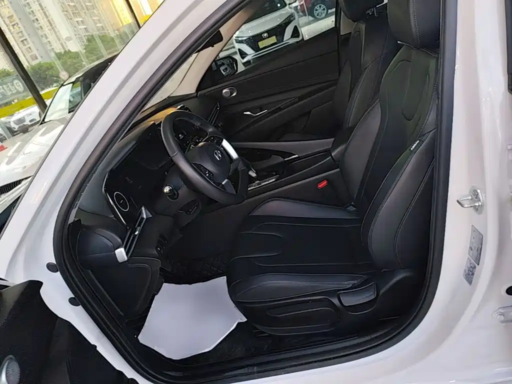 Hyundai Elantra — миниатюра 15