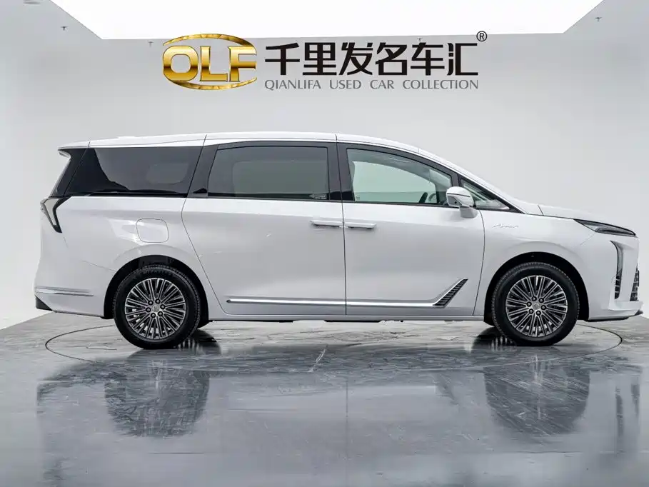 Buick GL8 Hybrid — миниатюра 5