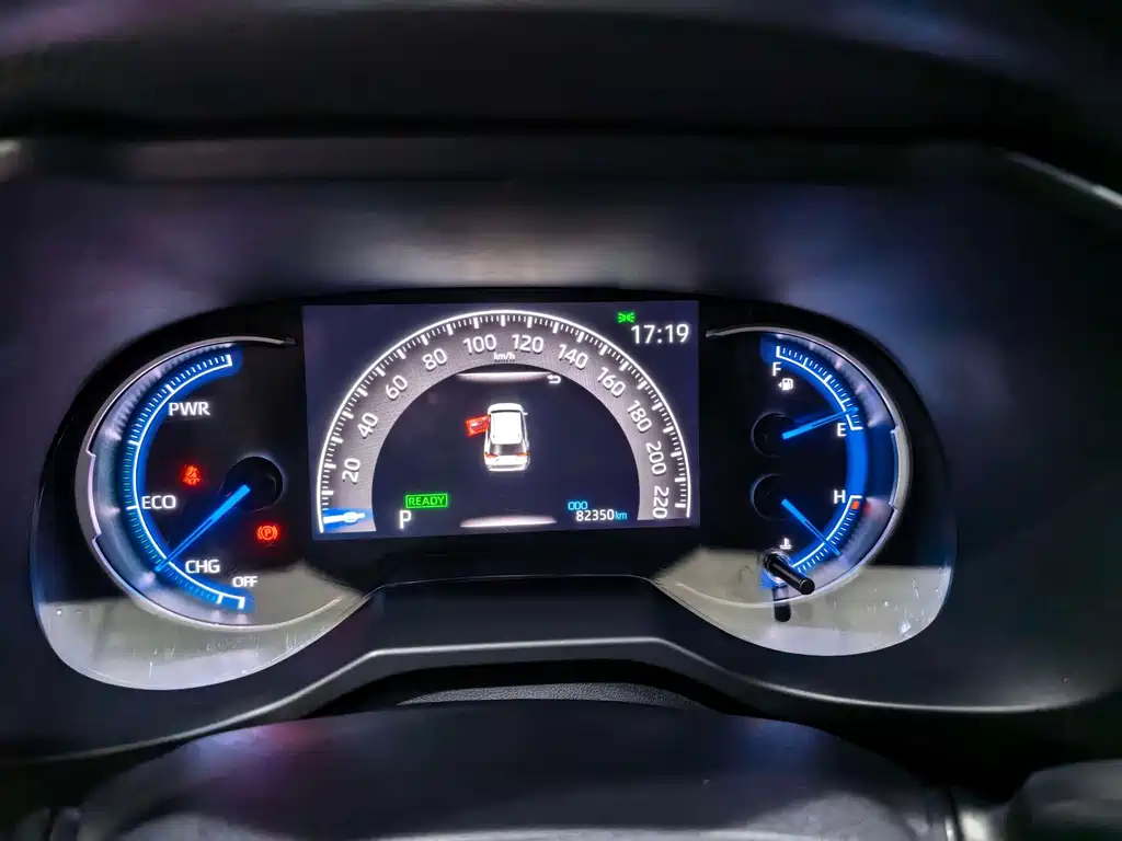 Toyota RAV4 — миниатюра 10