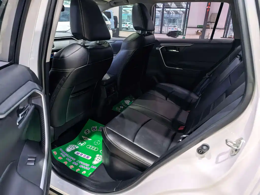 Toyota RAV4 — миниатюра 5
