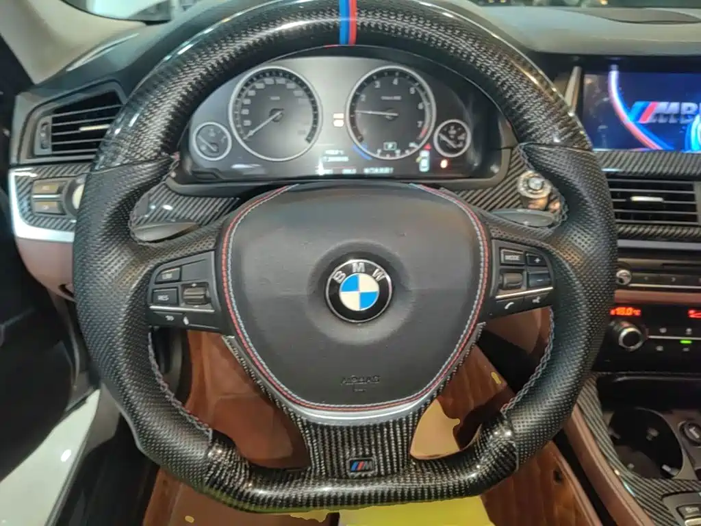 BMW 5 Series — миниатюра 11
