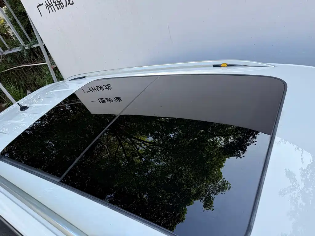 Volkswagen Tiguan L PHEV — миниатюра 14