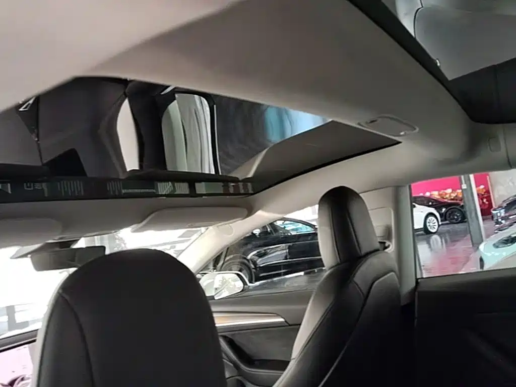 Tesla Model 3 — миниатюра 18