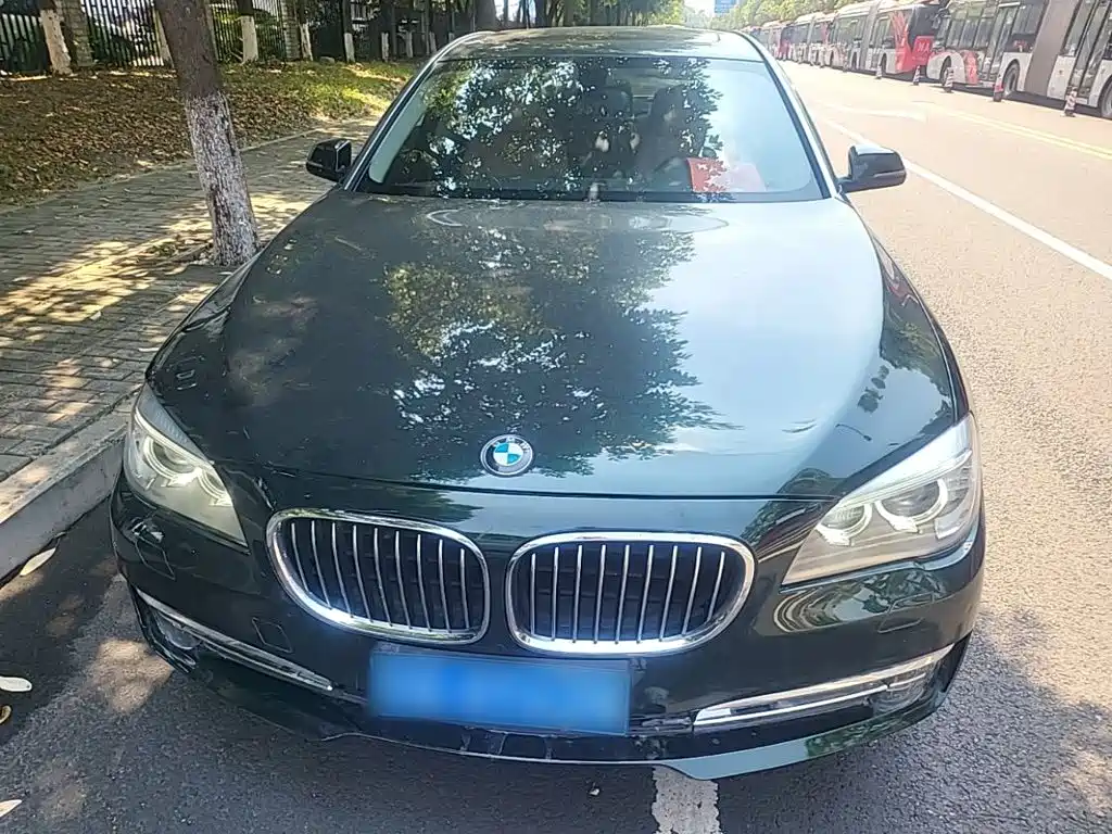 BMW 7 Series — миниатюра 3
