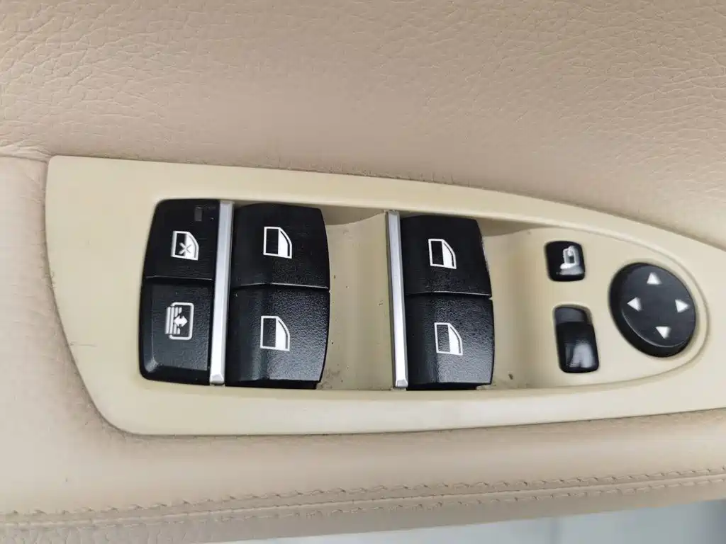 BMW 7 Series — миниатюра 9