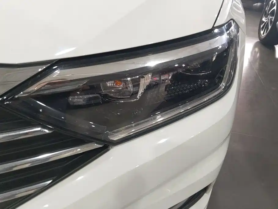Volkswagen Sagitar — миниатюра 5