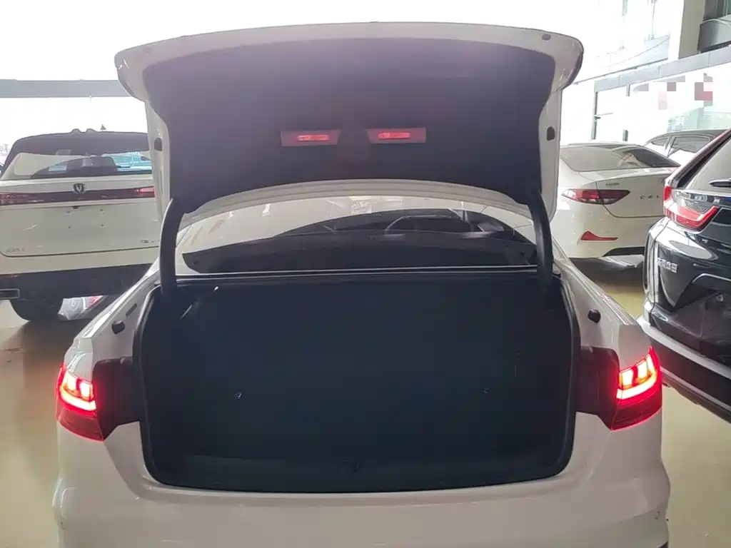 Audi A4L — миниатюра 19