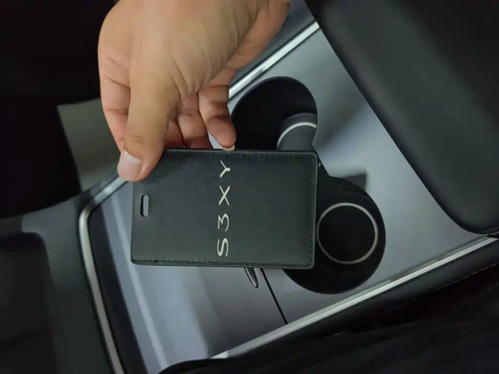 Tesla Model Y — миниатюра 9