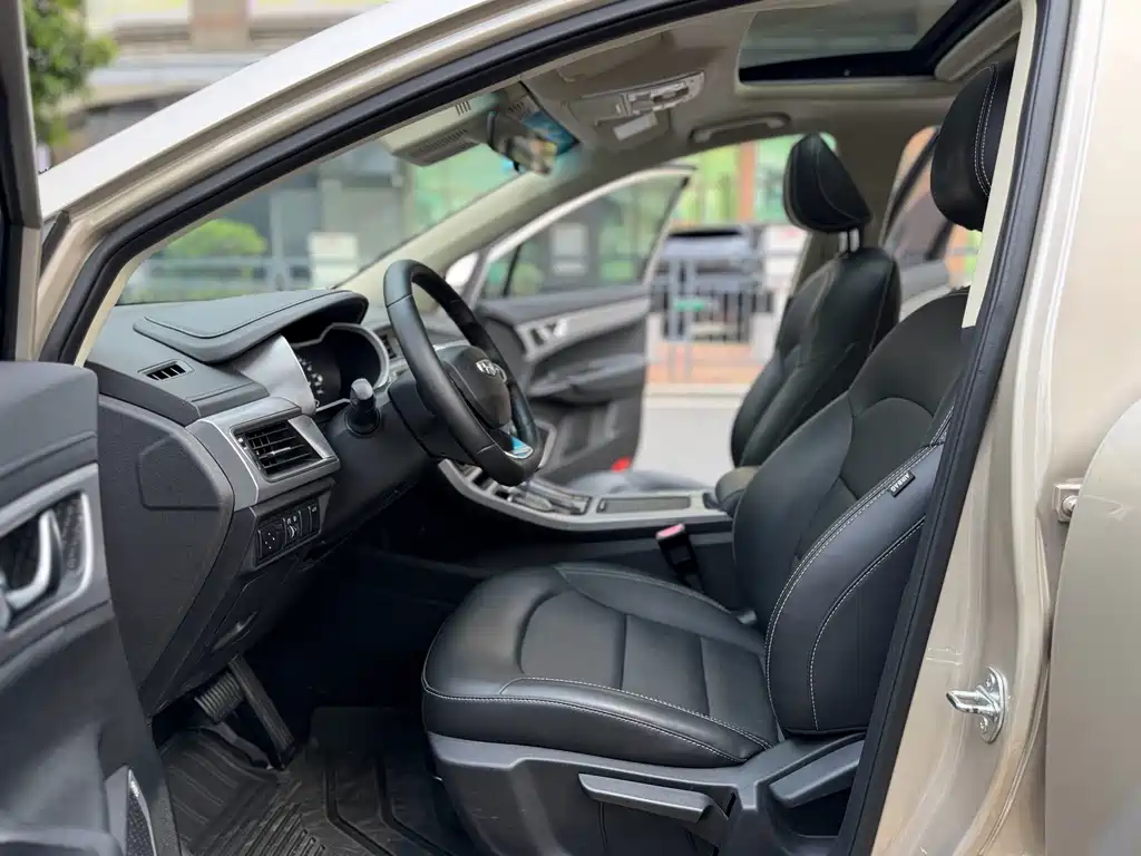 Geely Emgrand GS — миниатюра 4