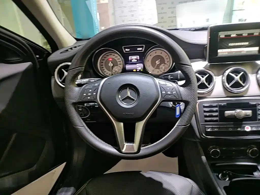 Mercedes-Benz GLA — миниатюра 11