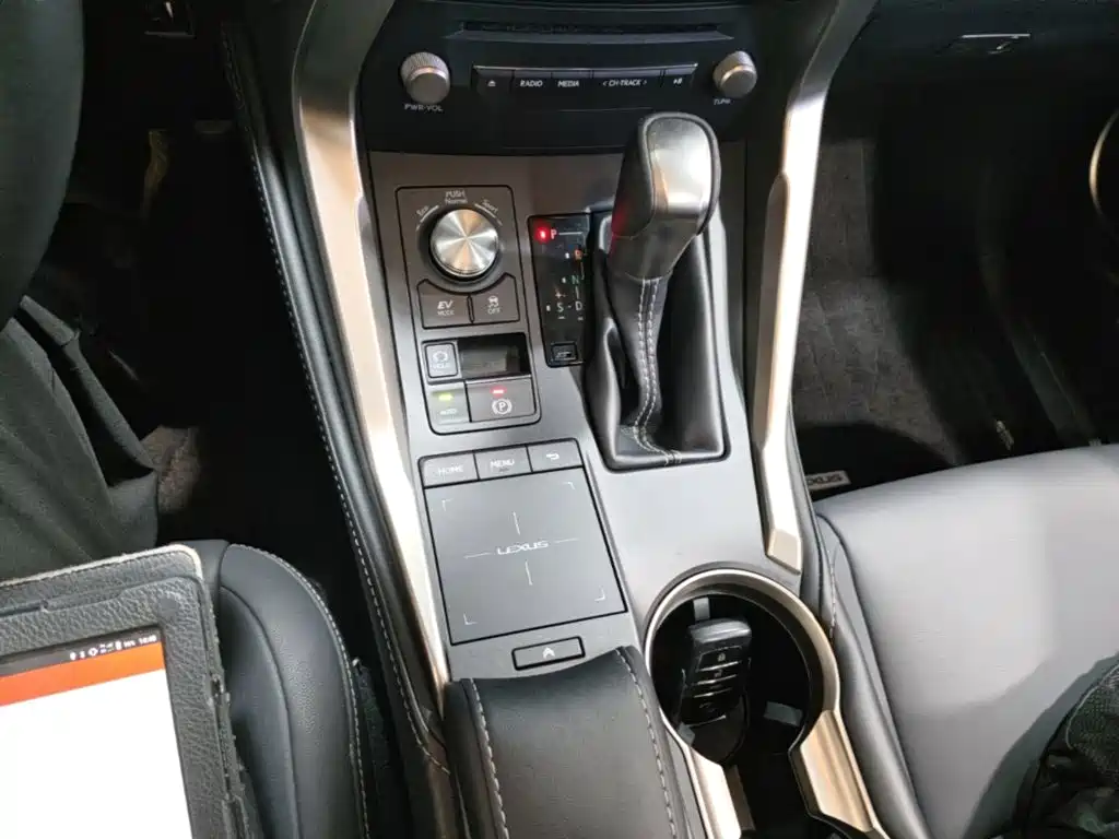 Lexus NX — миниатюра 10