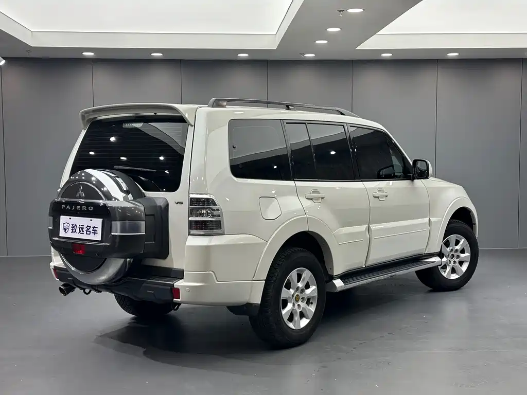 Mitsubishi Pajero (Import) — миниатюра 4