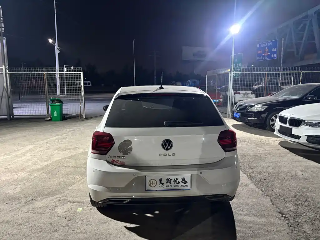 VOLKSWAGEN POLO