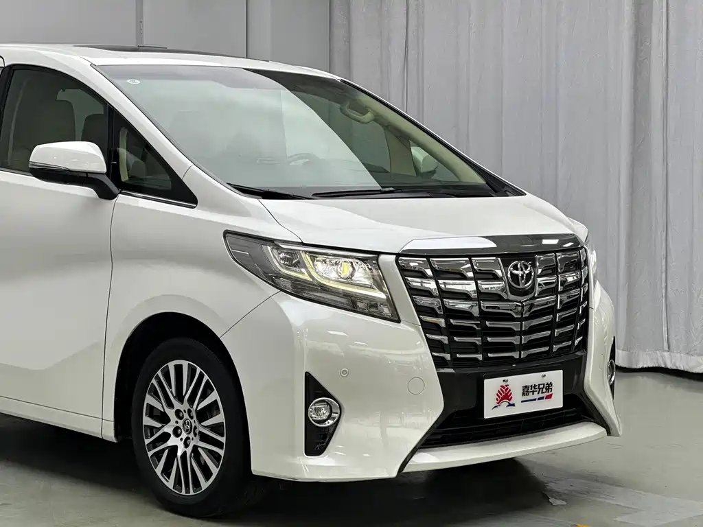 Toyota Alphard — миниатюра 6