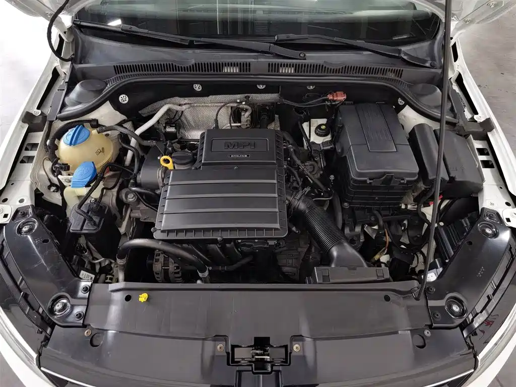 Volkswagen Sagitar 2015 1.6L AT Comfort