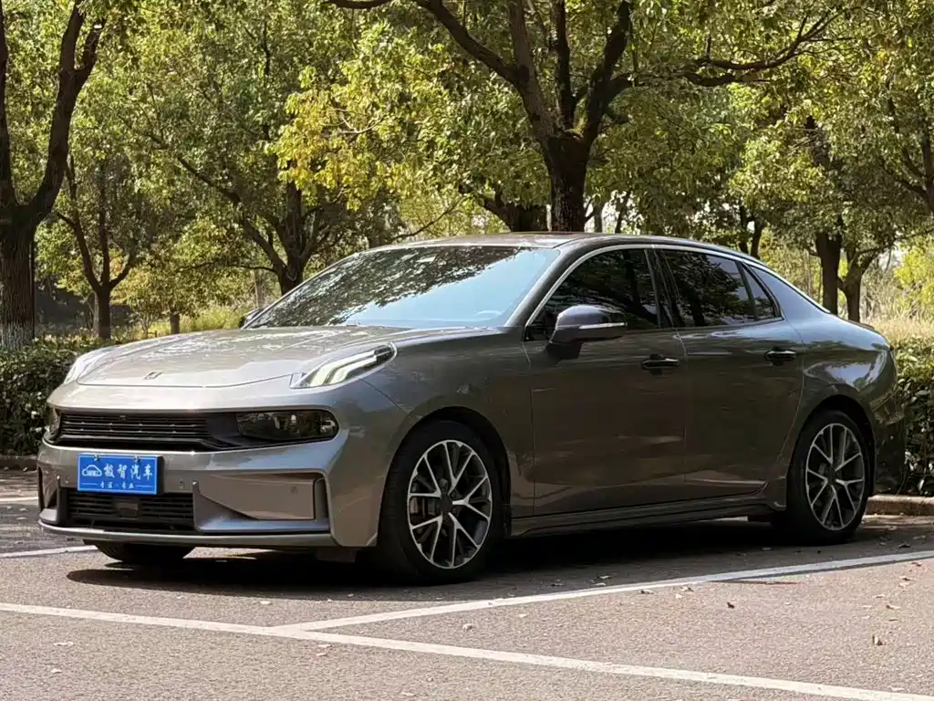 Lynk & Co 03