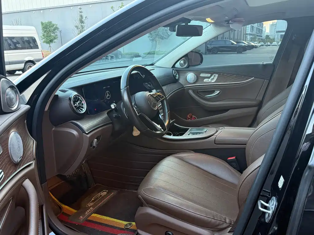 Mercedes-Benz E-Class — миниатюра 4