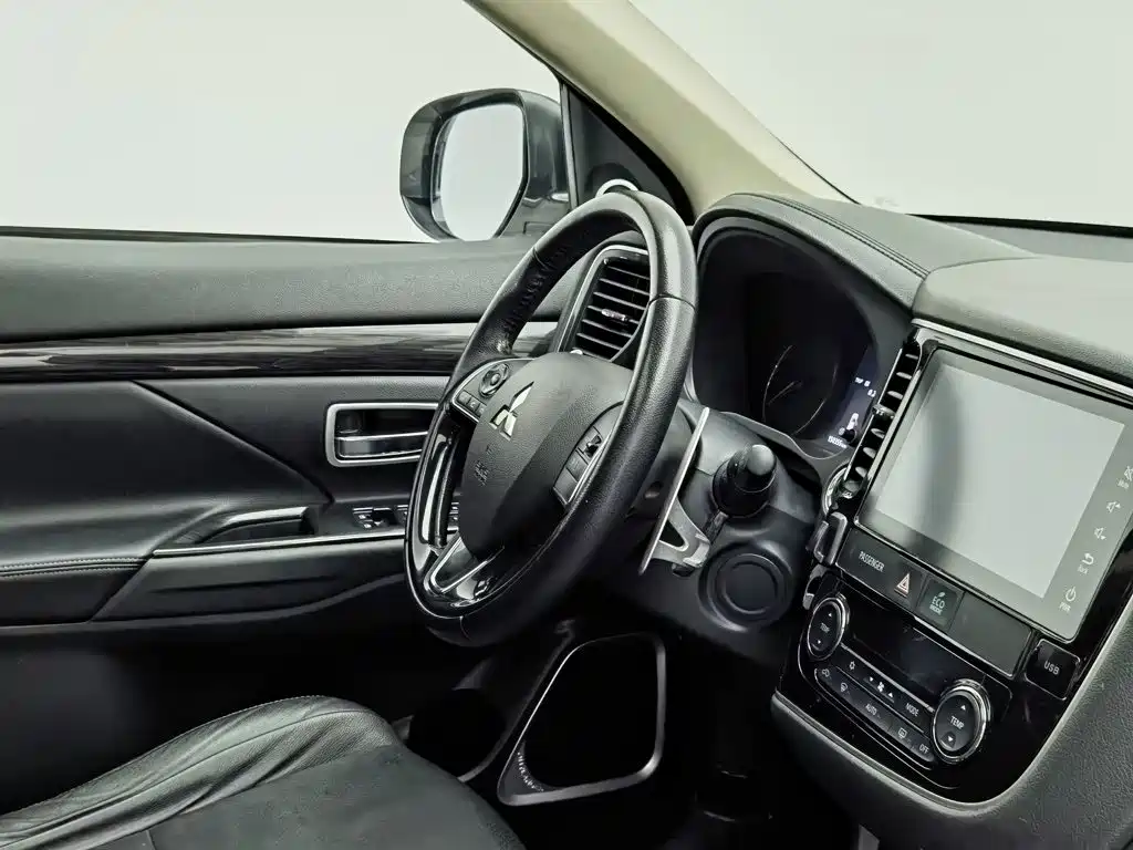 Mitsubishi Outlander — миниатюра 22