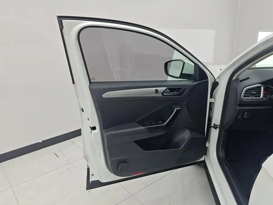 Volkswagen T-Roc — миниатюра 7