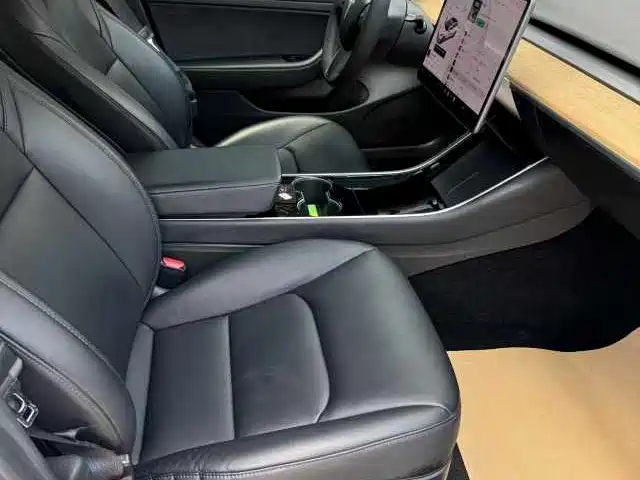 Tesla Model 3 — миниатюра 4