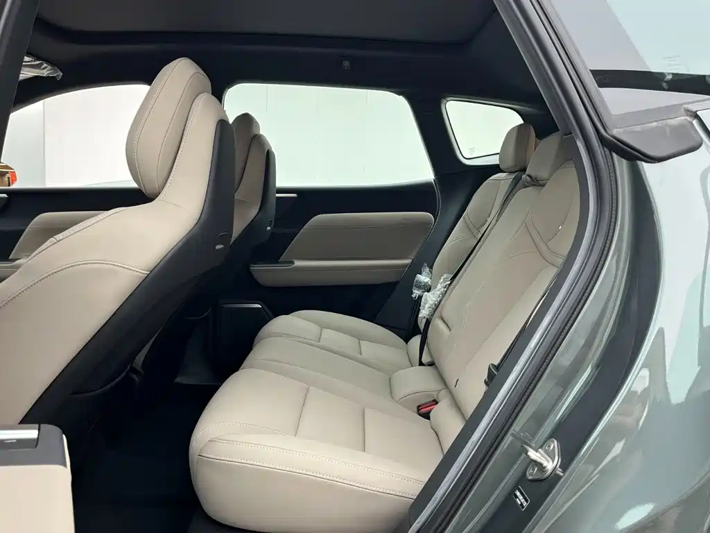 Volvo XC70 PHEV — миниатюра 5