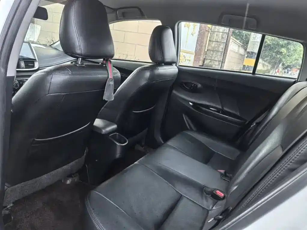 Toyota Yaris L — миниатюра 4