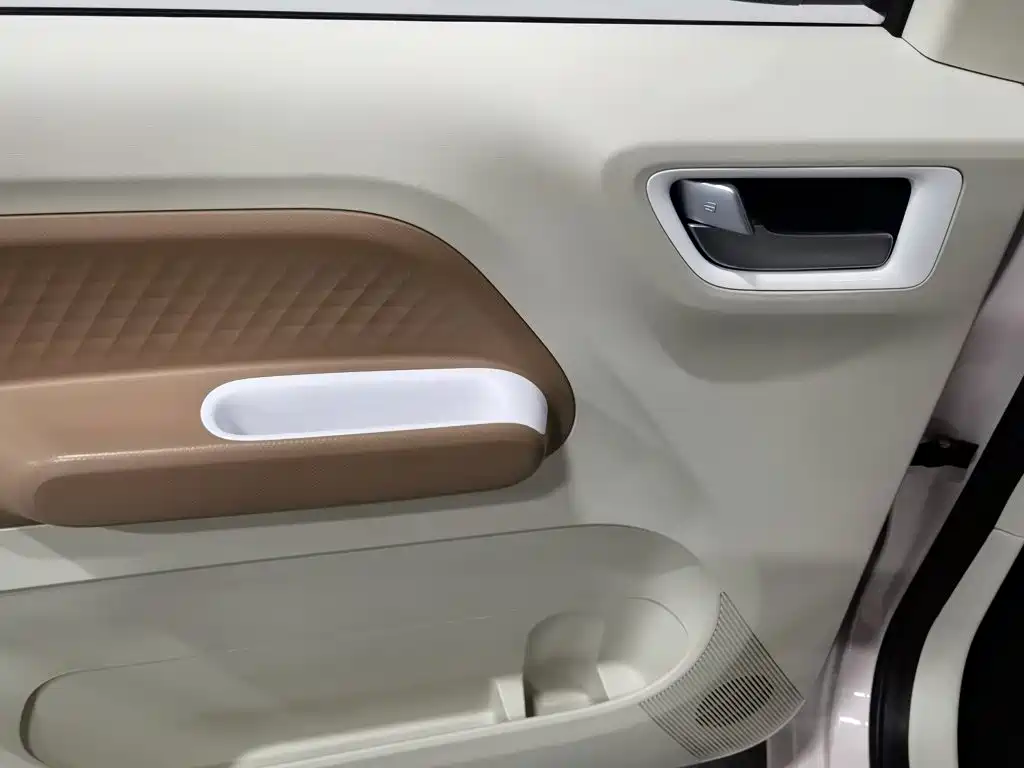 Wuling MINIEV — миниатюра 9