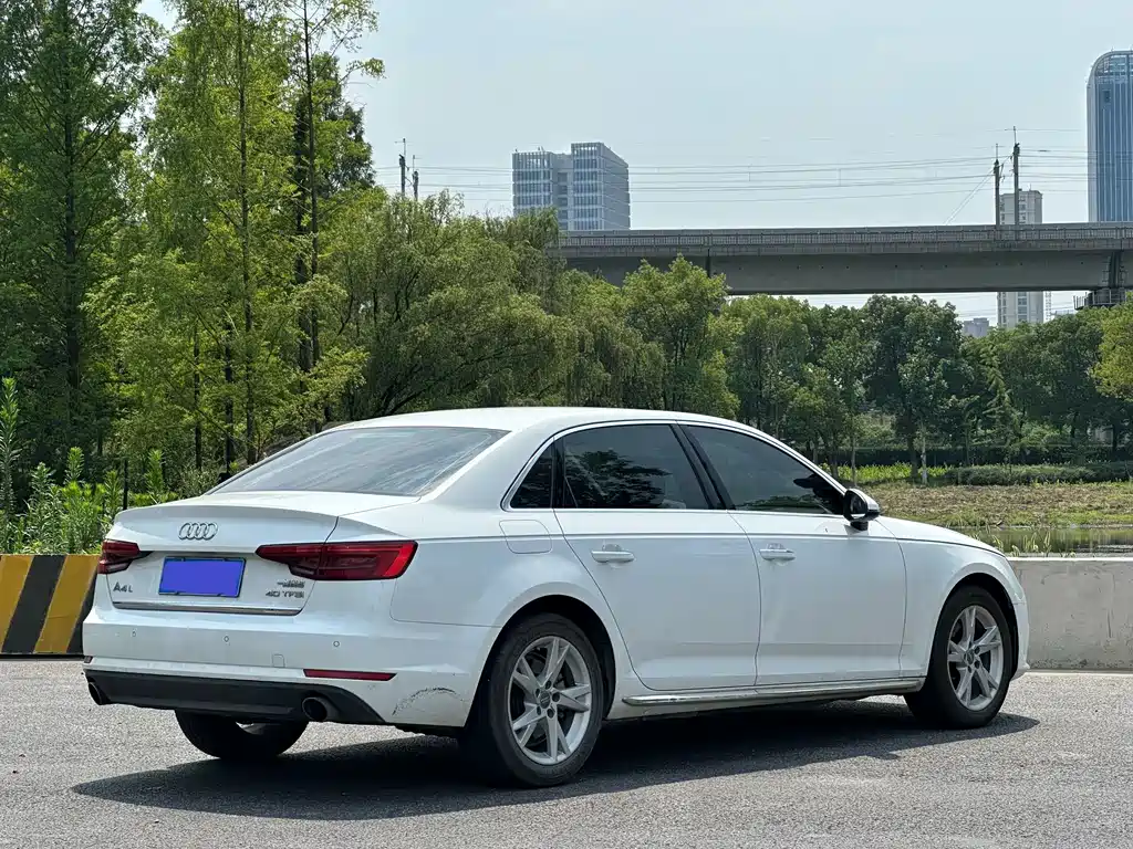 Audi A4L 2017 Plus 40 TFSI