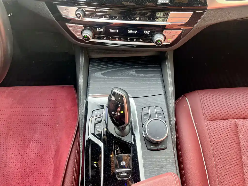 BMW 5 Series — миниатюра 11