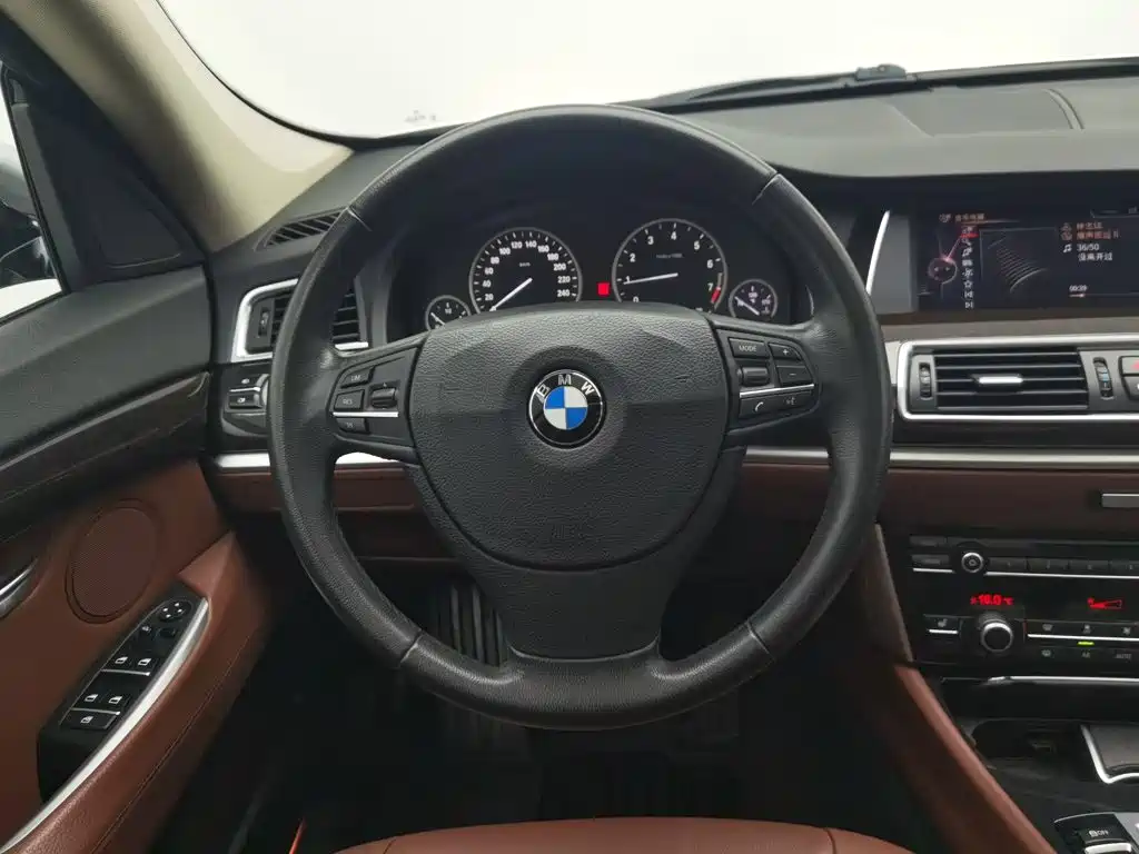 BMW 5 Series GT — миниатюра 11
