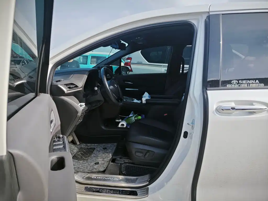 Toyota Sienna 2023 2.5L Luxury