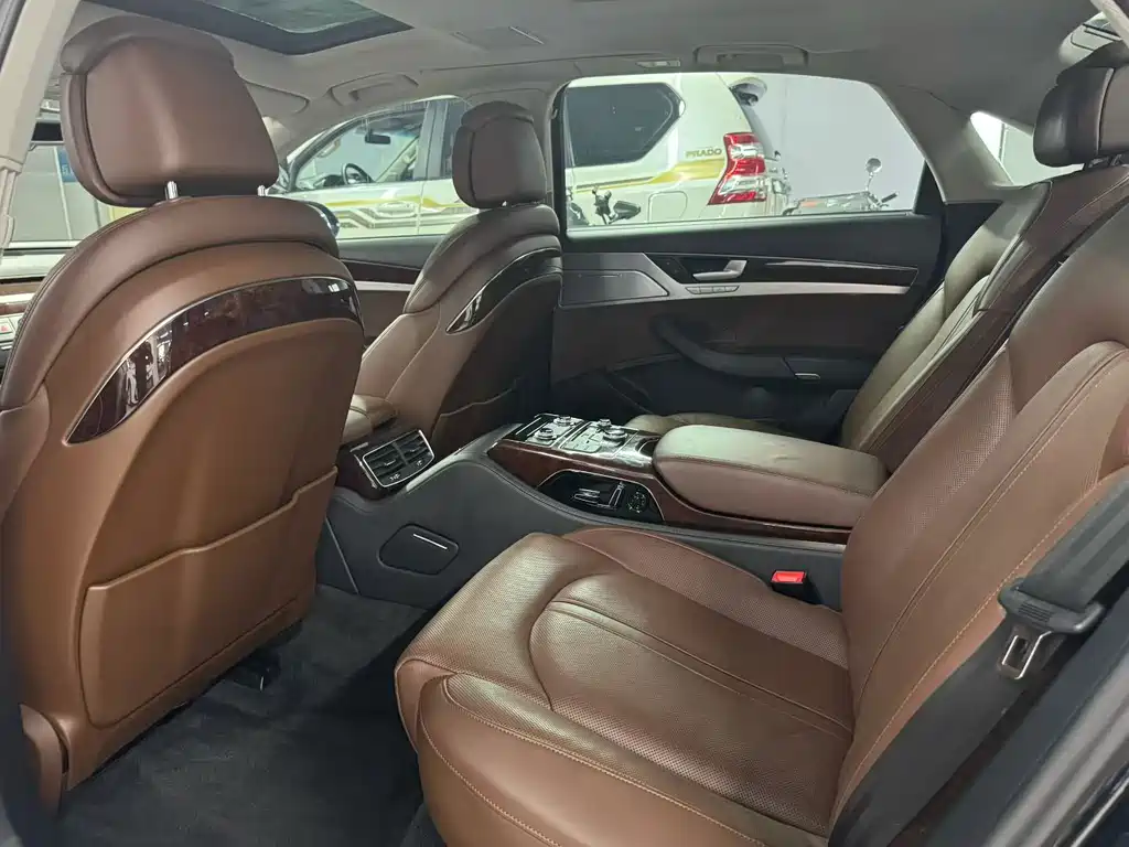 Audi A8 — миниатюра 6