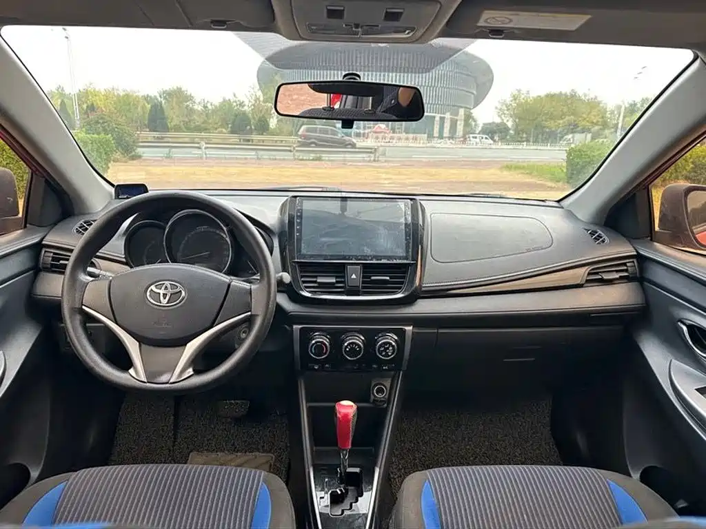 Toyota Yaris L — миниатюра 9