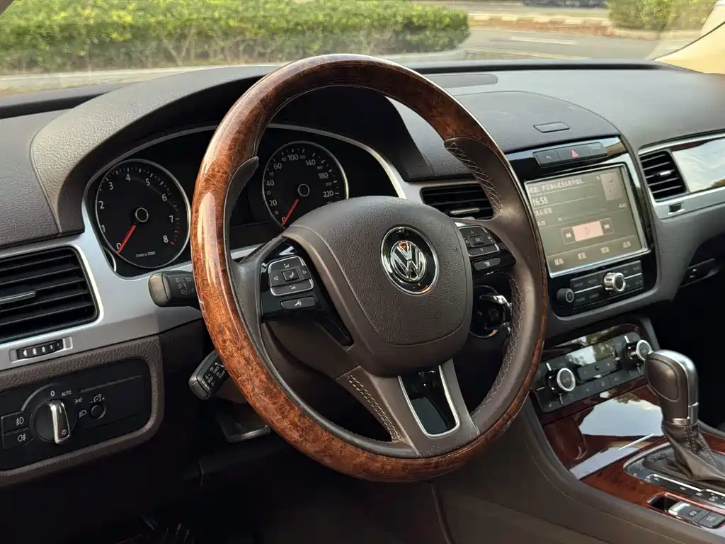 Volkswagen Touareg — миниатюра 10