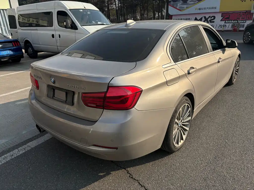 BMW 3 SERIES