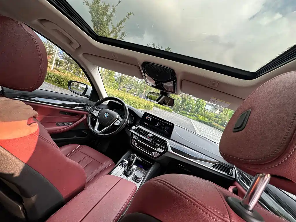 BMW 5 Series — миниатюра 13