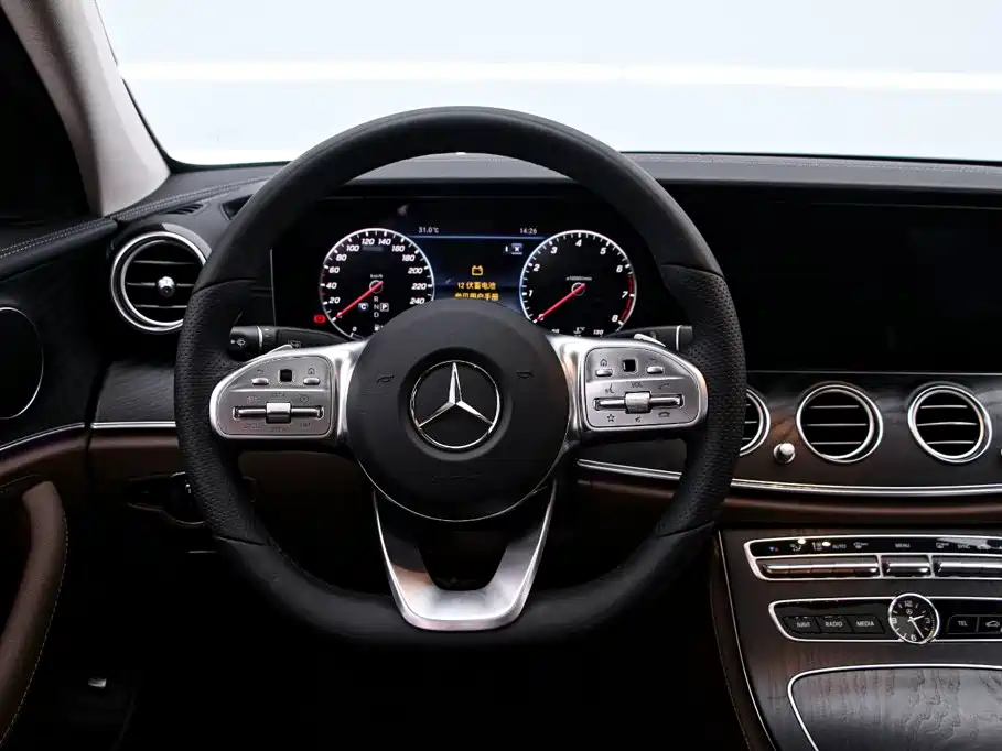Mercedes-Benz E-Class — миниатюра 7