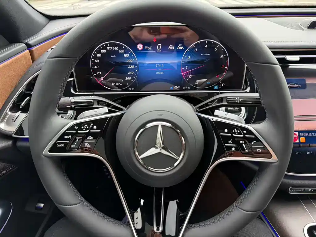 Mercedes-Benz E-Class — миниатюра 6