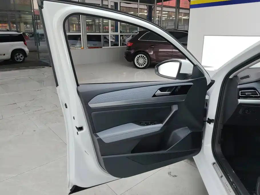 Volkswagen Lavida — миниатюра 7