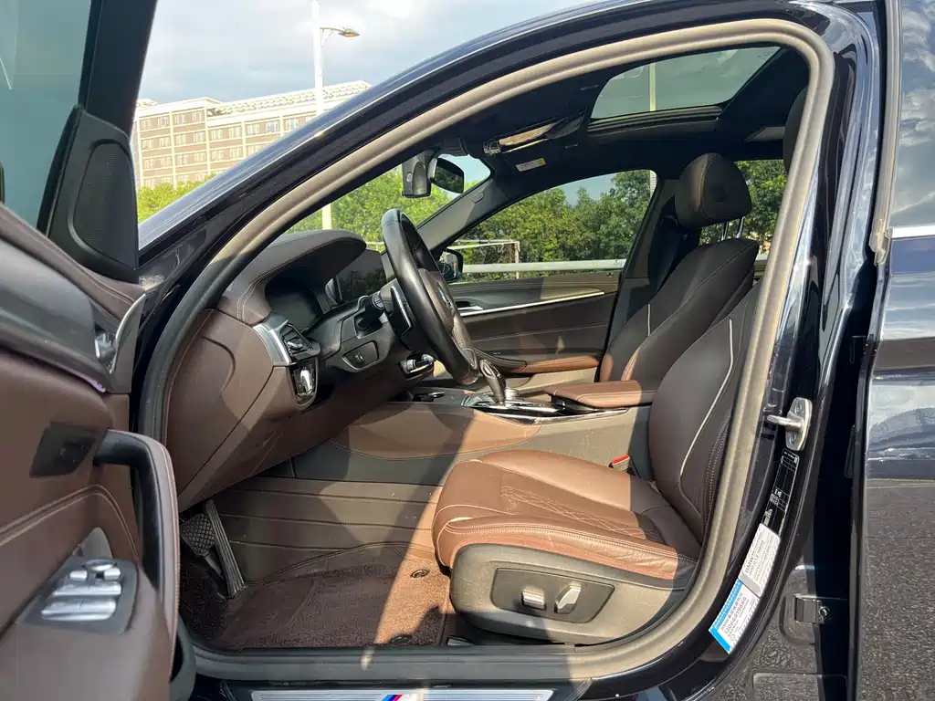 BMW 5 Series — миниатюра 5