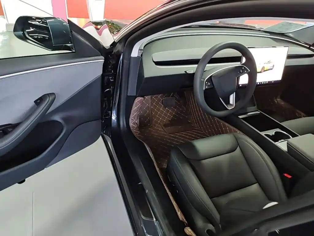 Tesla Model 3 — миниатюра 16