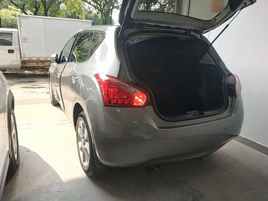 Nissan Tiida — миниатюра 5