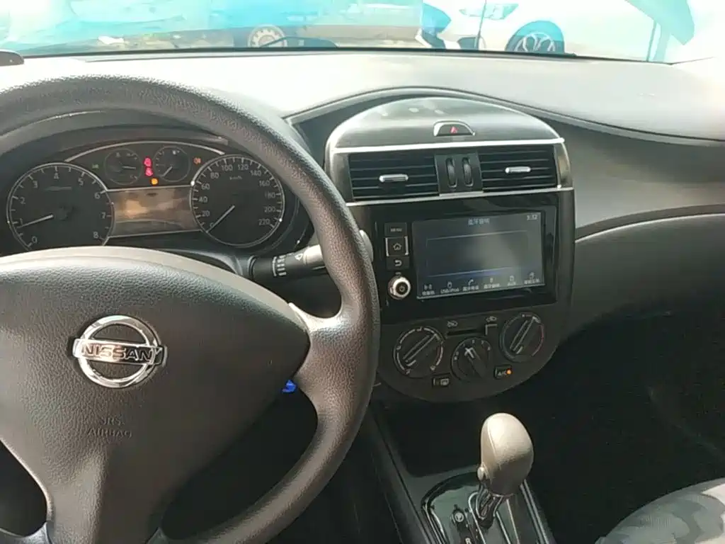 Nissan Tiida — миниатюра 10