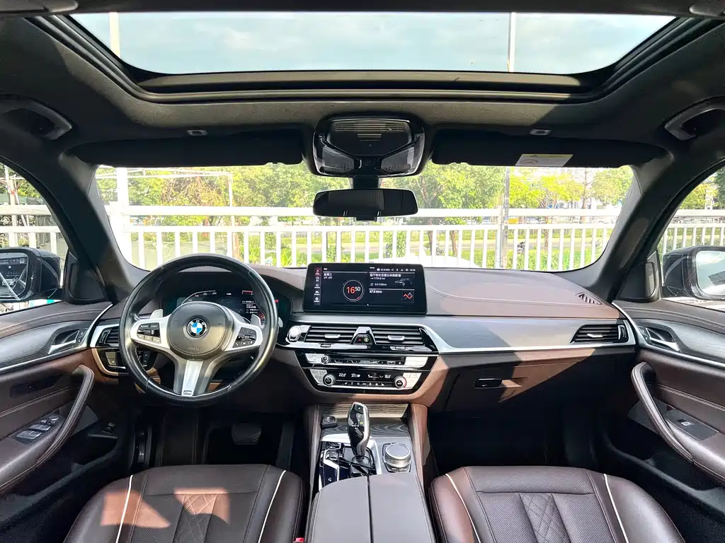 BMW 5 Series — миниатюра 6