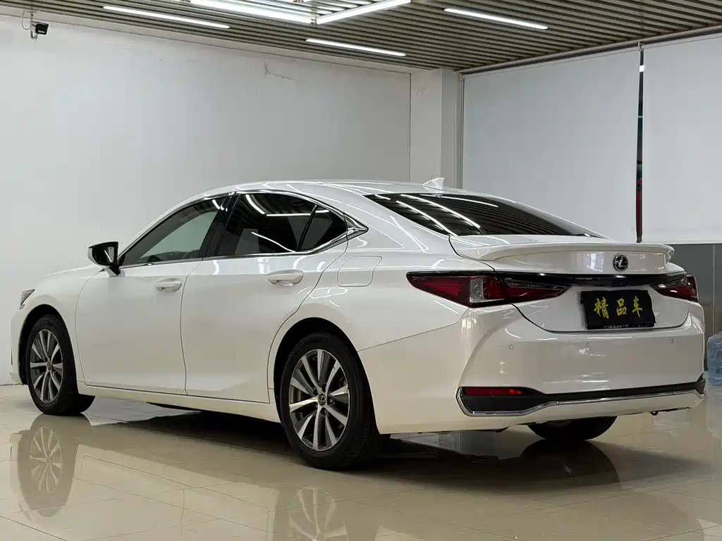 Lexus ES — миниатюра 7